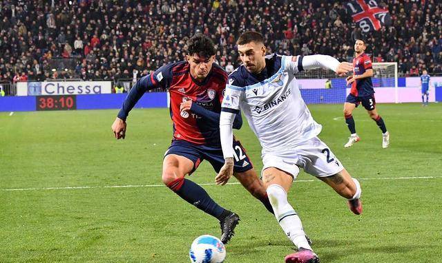 她凭借出色 她凭借出色