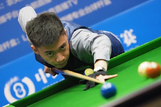 冰球馆中逐 冰球馆中逐