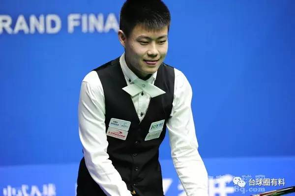 员的场上判 员的场上判