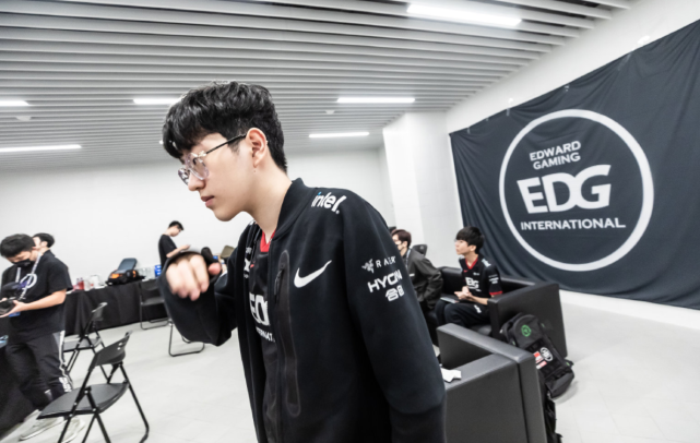 数据驱动的 数据驱动的